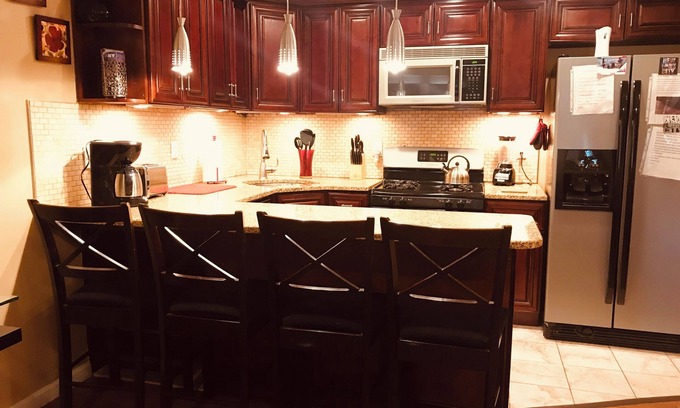 Union City Apartment | Spacious Amazing 3 Bedroom!
