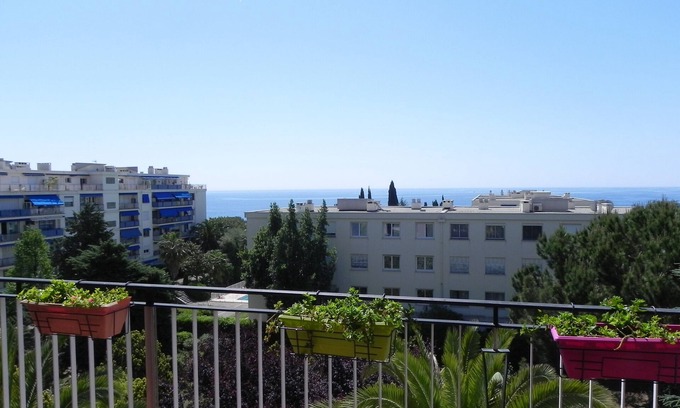 La Madeleine Apartment | Spacious and bright apartment in residence with swimming pool, sea view and park
