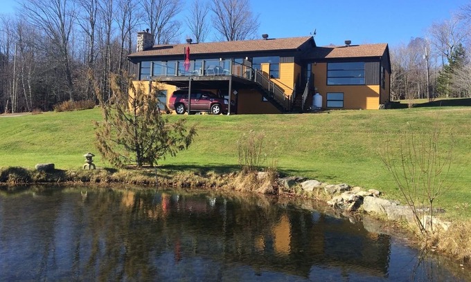 Potton House | Spacious and bright chalet, sauna pool, breathtaking view, nature.