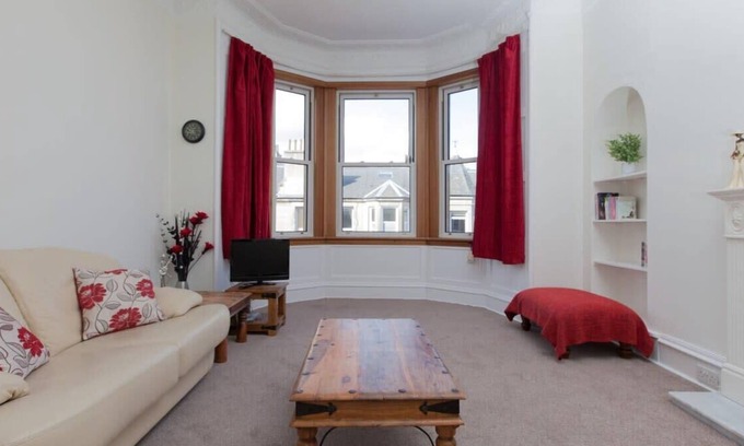 Merchiston Apartment | Spacious and Bright Polworth Flat