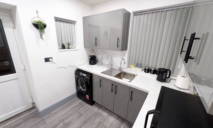 Clayton Apartment | Spacious and Comfortable Modern Rooms