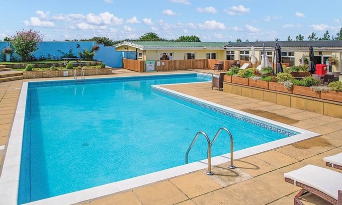 Llanllwchaiarn House | Spacious and modern 12ft-wide caravan with one double and two twin.