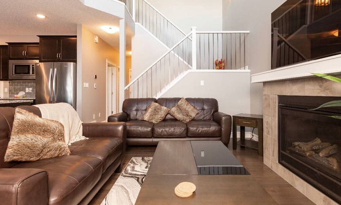 Southeast Edmonton House | Spacious and Modern Full house in SW Edmonton, close 2 Airport nd Calgary trail
