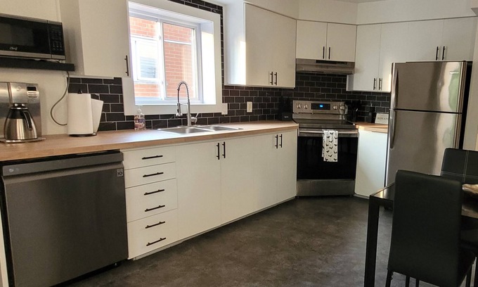 Lafleche Apartment | SPACIOUS AND RENOVATED, PARKING, ST-HUBERT