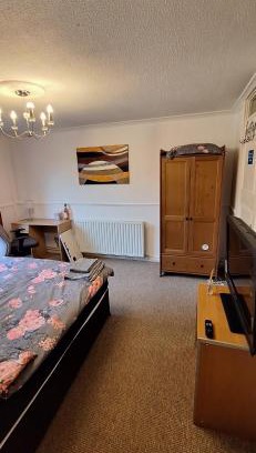 Milton Keynes House | Spacious and Serene Stay near Milton Keynes centre