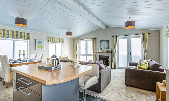 King's Lynn Ski Chalet | Spacious and tastefully presented lodge perfect for a family retreat.