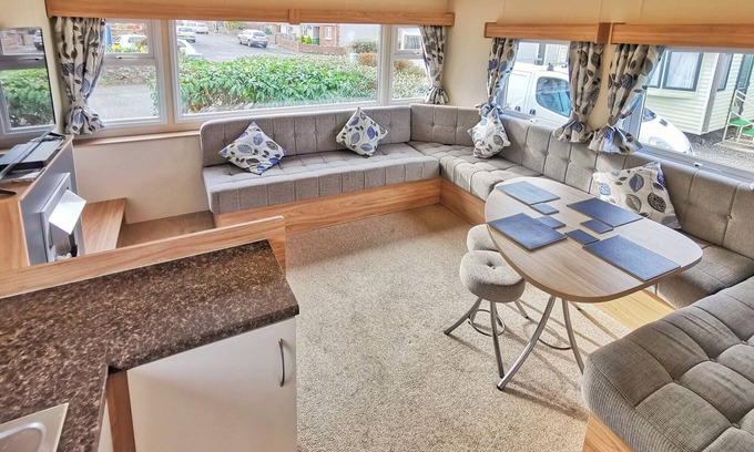 Ludchurch House | Spacious and well-presented 12ft-wide caravan with one double and one twin.