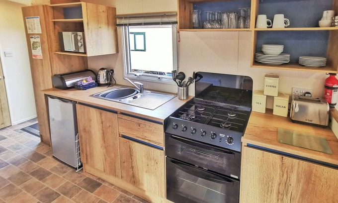 Ludchurch Apartment | Spacious and well presented 12ft wide caravan with one double and two twin.