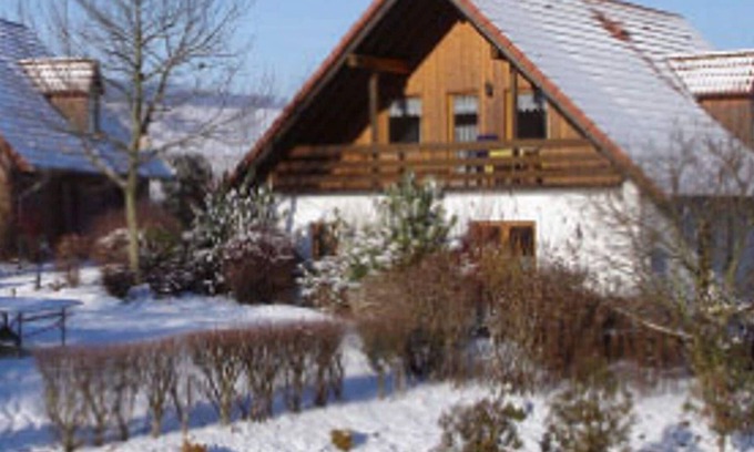Bellersen Apartment | Spacious apartment with oven, located in the green Bruchttal