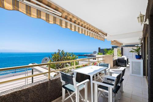 Guia de Isora Apartment | Spacious apart with large terrace,5 min beach