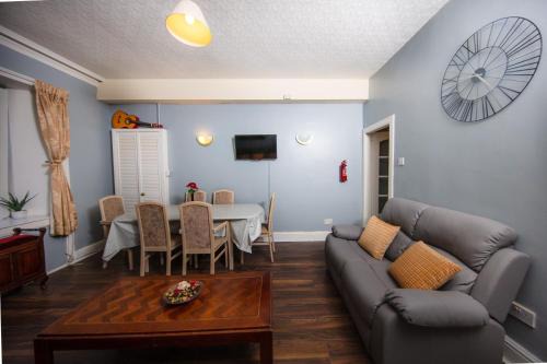 Tollcross Apartment | Spacious Apartment by Edinburgh Castle and Meadows