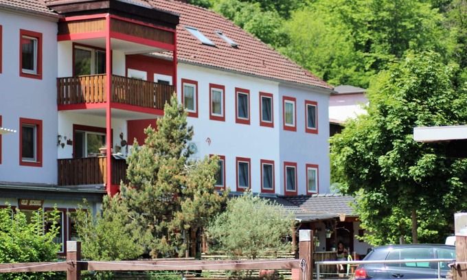Schutz Apartment | Spacious apartment in Deudesfeld with a quiet location and a private terrace
