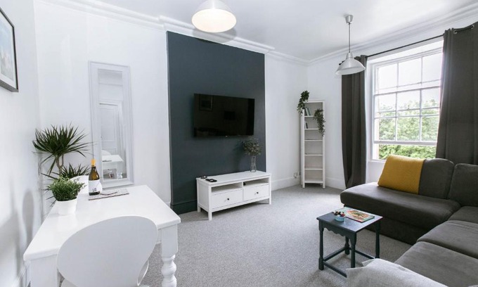 Exeter Apartment | Spacious Apartment, Free Parking, Central Location Near To Uni, Hospital, Town