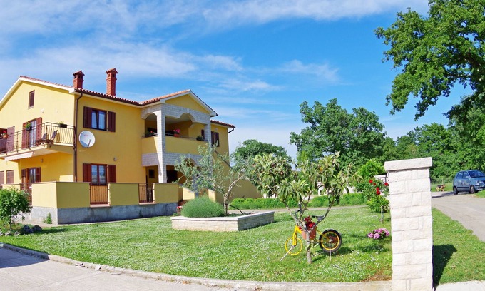 Sajini Apartment | Spacious apartment in picturesque village Bulići, Istria