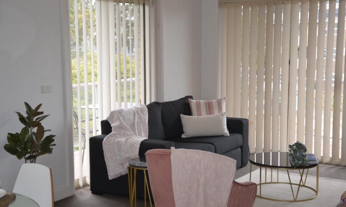 St Kilda Apartment | Spacious apartment in the heart of St Kilda with parking