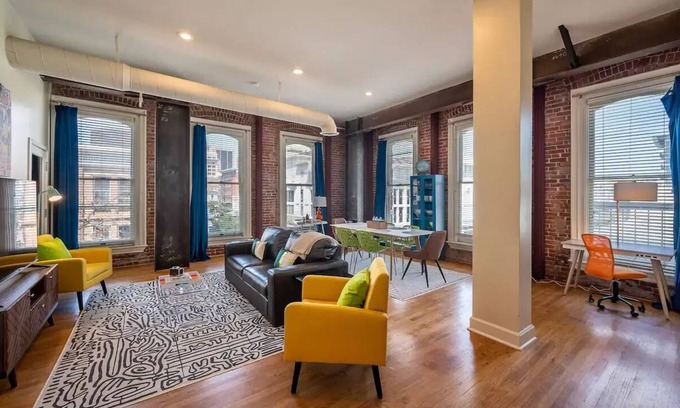 East Village Apartment | Spacious Apartment in Gaslamp, Sleeps 5 w/ Parking