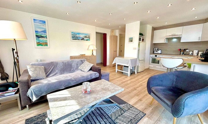 Cran-Gevrier Apartment | Spacious Apartment Near Center with Parking and Balcony in Annecy