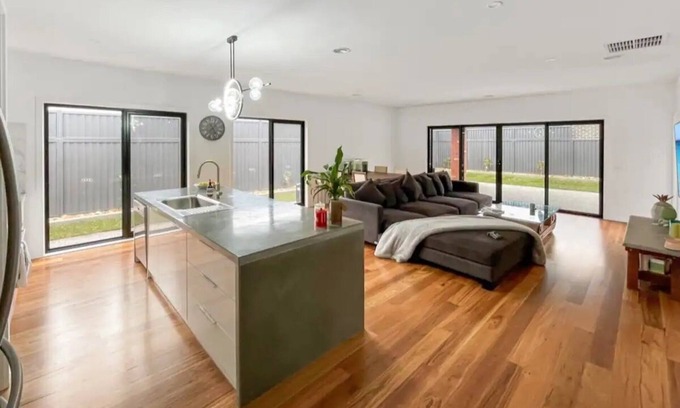 Wendouree House | Spacious Ballarat golf retreat