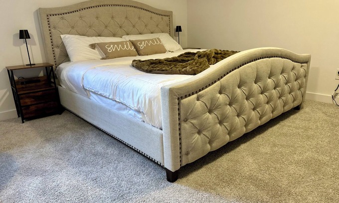 Clarence-Rockland House | Spacious Basement Suite - Private Bath - King Bed - Free Parking - Self Check in