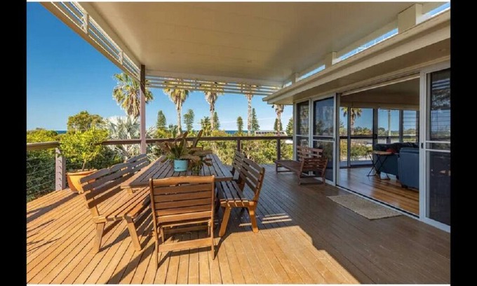 Diamond Beach House | Spacious beach house with ocean views-just steps to the beach