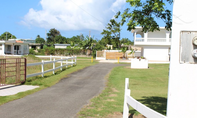Campamento Pinones House | Spacious Beach Stay 3-bedroom House with Pool steps from the beach in Loiza