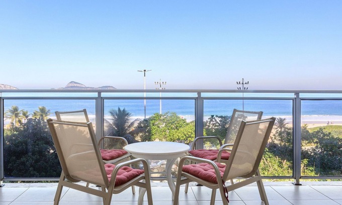 Ipanema Villa | Spacious Beachfront Apartment in Ipanema - Ipa007