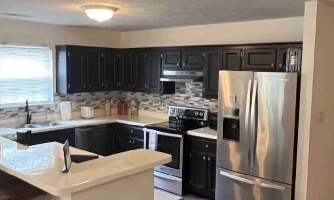 Bayview House | Spacious Beachfront Home- Promo Deal on longer stays!