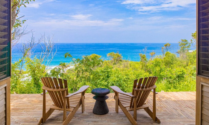 San Agustinillo Villa | Spacious beachside home with pool, tropical garden, and oceanview lounging
