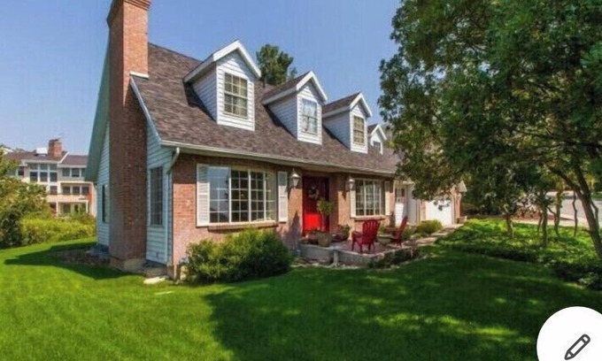 Sherwood Hills House | Spacious, Beautiful 7 bedroom Home on the Mountain w Hot Tub (weeklydiscount!)