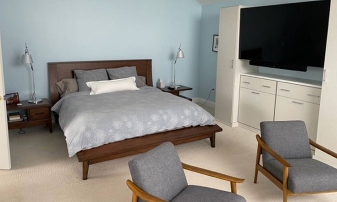 Wall Bed & Breakfast | Spacious Beautiful beach retreat for the whole family