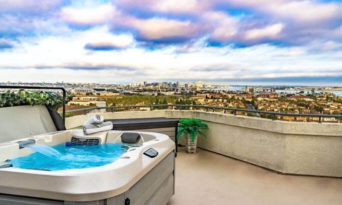 Roseville - Fleet Ridge House | Spacious Beautiful Home with Stunning Bay Views!
