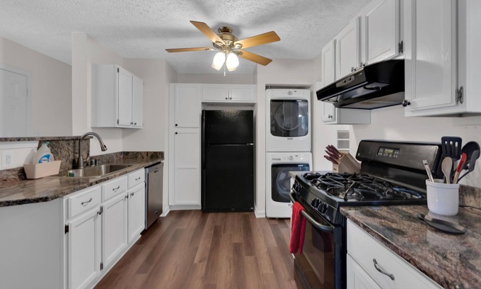 Sterling House | Spacious & beautiful Home Near Herndon/IAD Airport/Ashburn