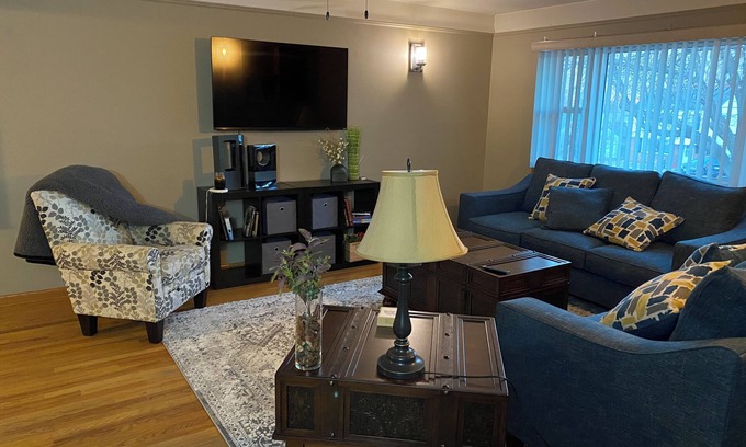South Central Omaha Apartment | Spacious Beautiful Omaha Retreat - 2BR/1BA Apartment with All-Inclusive