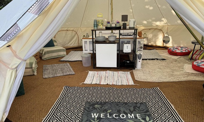 Grantham RV Rental | Spacious Bell Tent at Herigerbi Park, Lincolnshire