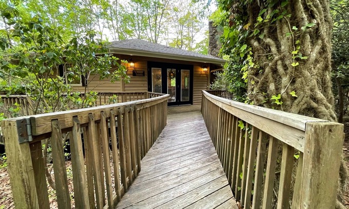 Brevard Cabin | Spacious Brevard Cabin w/Views & Pool/Golf/Lake