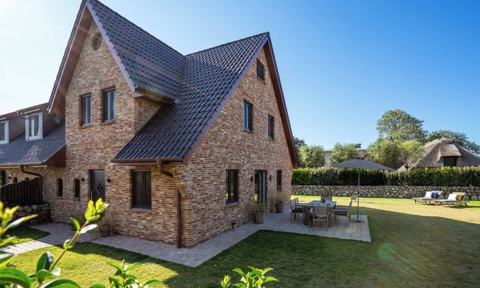 Morsum House | Spacious, bright, modern and clearly furnished - this is what awaits you in this new