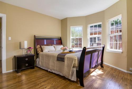 East Palo Alto House | Spacious bright room in Prime Silicon valley location
