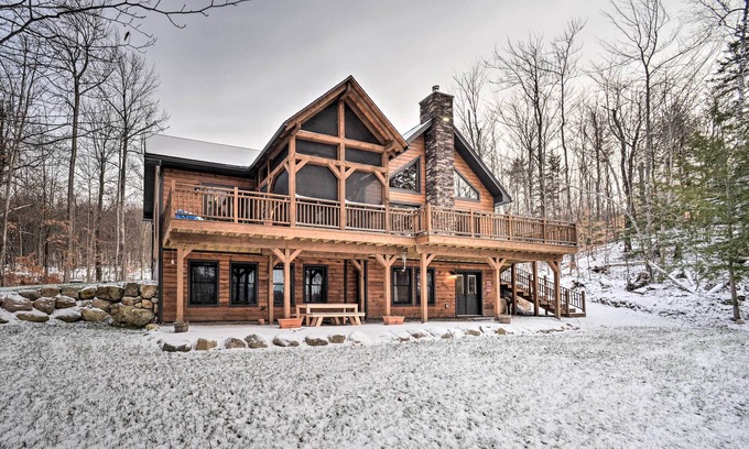 Town of Black Brook Cabin | Spacious Cabin on Silver Lake: Hike & Ski!