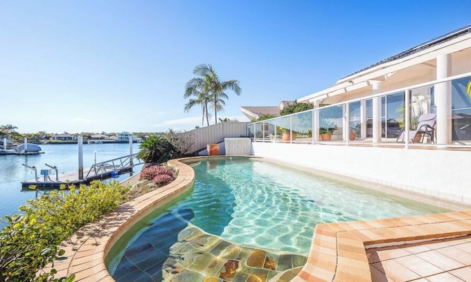 Banksia Beach House | Spacious Canal Home With Pontoon!
