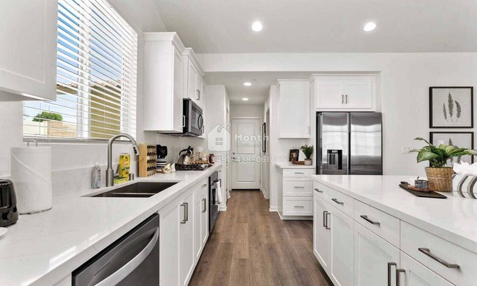 Lancaster House | Spacious Castle on Ave L12 #41796