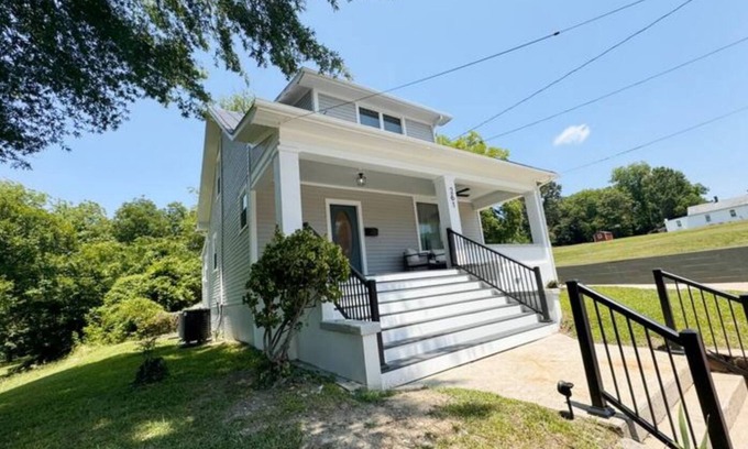 Danville House | Spacious Central 3bd/2bath