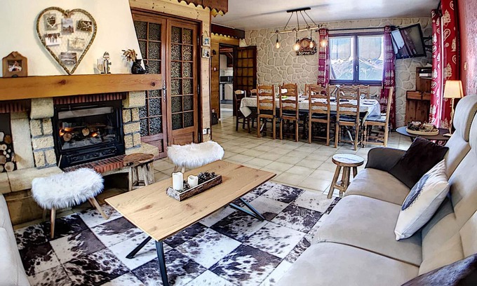Le Corbier Ski Chalet | Spacious Chalet · Ski-In/Ski-Out · Game Room with Billiards · Private Parking · Free WiFi