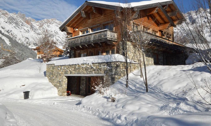 Hinterthal Ski Chalet | Spacious chalet with historical elements near a lake