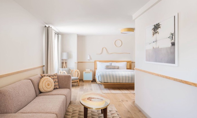 Charleston Historic District Apartment | Spacious Charleston Studio | King Bed + Lounge