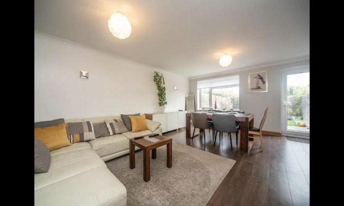 Chessington North and Hook House | Spacious Chessington home with parking & garden