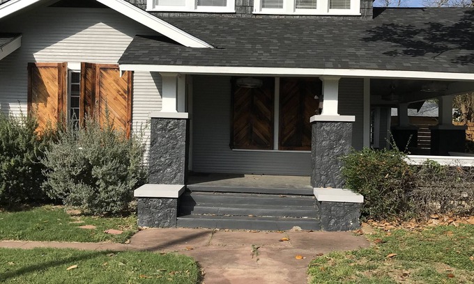 Highland Park Villa | Spacious Colonial 3 bedroom near downtown