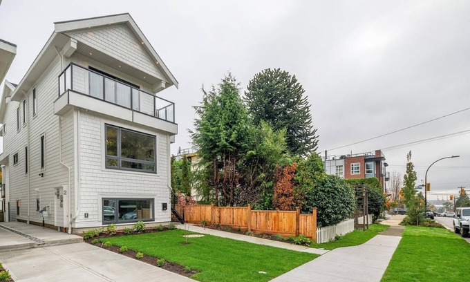 North Vancouver House | Spacious Comfortable Suite