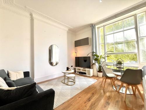 Camden Town with Primrose Hill Apartment | Spacious Comfort in Heart of Camden
