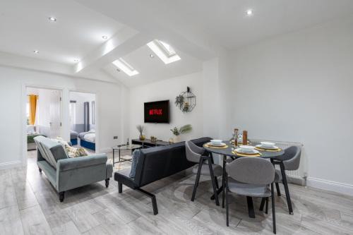 East Acton House | Spacious & Comfortable 3-Bedroom Retreat in NW10