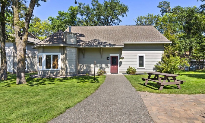 Nisswa Resort | Spacious Condo Steps from Gull Lake Shoreline with Fire Pits, Boat/Boat Lift Rentals